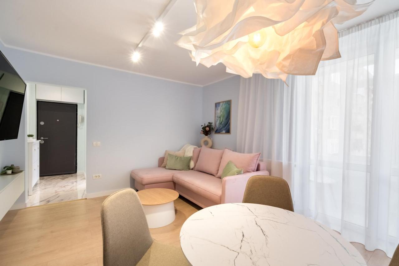 Candy Land Downtown Apartment Bukarest Exteriör bild