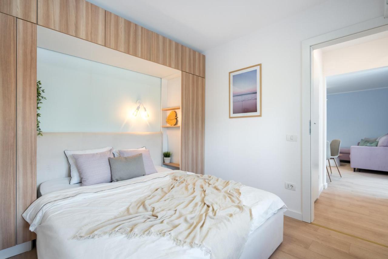 Candy Land Downtown Apartment Bukarest Exteriör bild