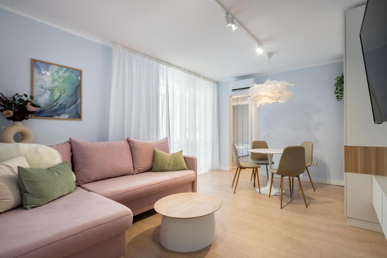 Candy Land Downtown Apartment Bukarest Exteriör bild